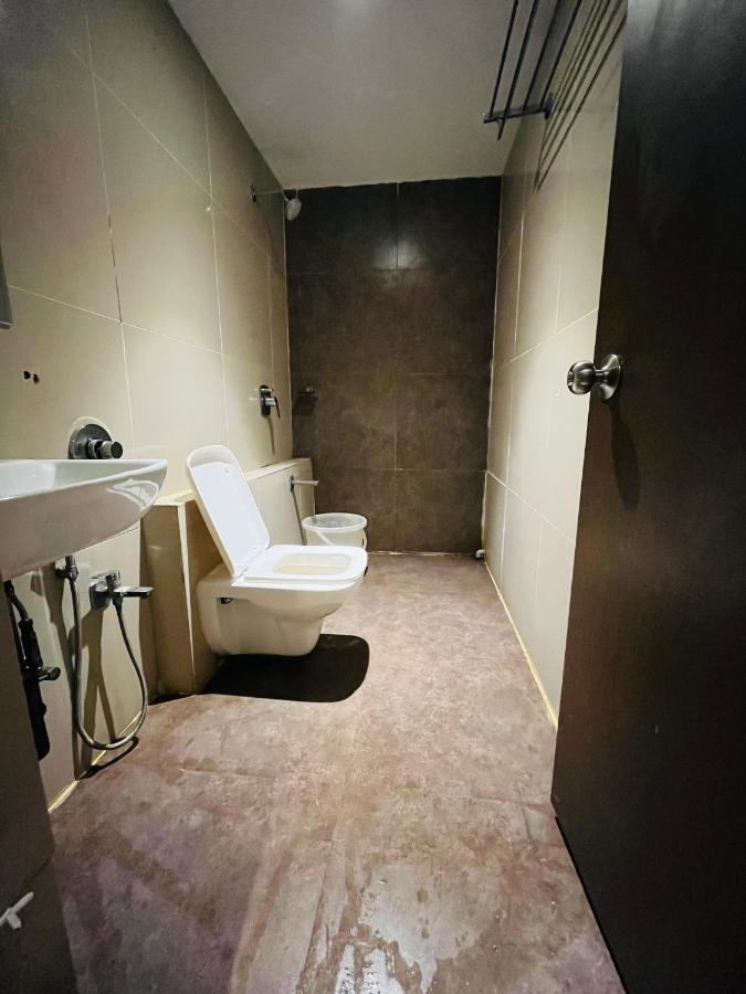 Hotel Nova Vesu Surat Bagian luar foto